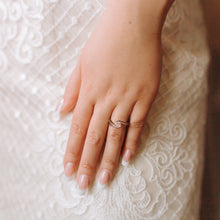 Load image into Gallery viewer, Aica Solitaire Engagement Ring