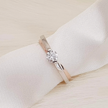 Load image into Gallery viewer, Vince Engagement Ring