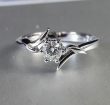 Load image into Gallery viewer, Vine Engagement Ring