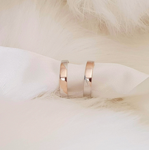 Load image into Gallery viewer, Selena Wedding Ring