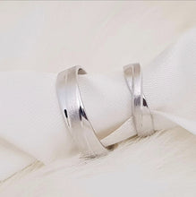 Load image into Gallery viewer, Hosea Wedding Ring