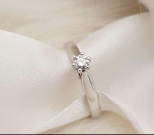 Load image into Gallery viewer, Zel Solitaire Engagement Ring