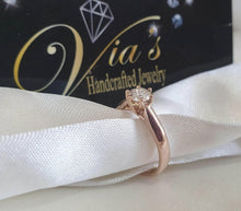 Load image into Gallery viewer, Zel Solitaire Engagement Ring