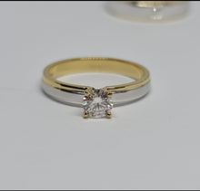 Load image into Gallery viewer, Edith Solitaire Engagement Ring