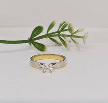 Load image into Gallery viewer, Edith Solitaire Engagement Ring