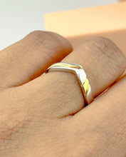 Load image into Gallery viewer, Eren Wedding Ring