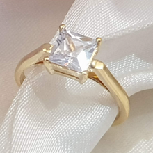 Load image into Gallery viewer, Freeda Solitaire Engagement Ring