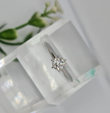 Load image into Gallery viewer, Vanny Solitaire Engagement Ring