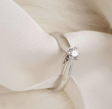 Load image into Gallery viewer, Zel Solitaire Engagement Ring